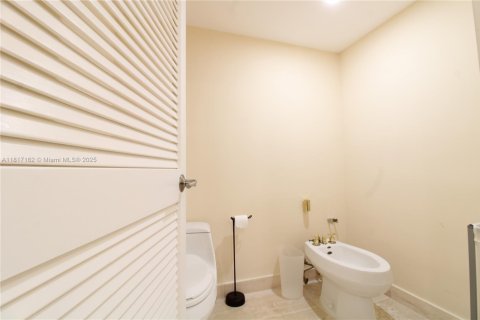 Condo in Key Biscayne, Florida, 2 bedrooms  № 1772289 - photo 11