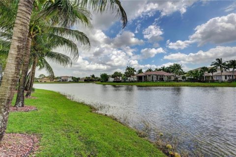 House in Parkland, Florida 5 bedrooms, 422.61 sq.m. № 1223640 - photo 1