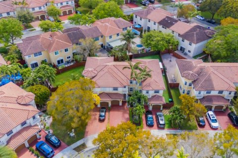 Townhouse in Miramar, Florida 3 bedrooms, 143.91 sq.m. № 2056890 - photo 24