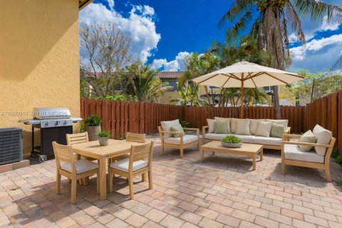 Townhouse in Miramar, Florida 3 bedrooms, 143.91 sq.m. № 2056890 - photo 3