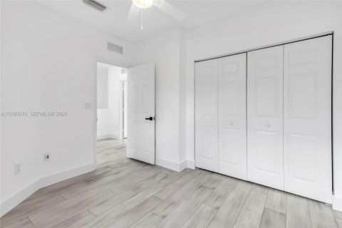 Townhouse in Miramar, Florida 3 bedrooms, 143.91 sq.m. № 2056890 - photo 20