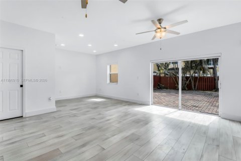 Townhouse in Miramar, Florida 3 bedrooms, 143.91 sq.m. № 2056890 - photo 10