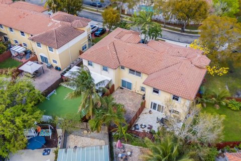 Townhouse in Miramar, Florida 3 bedrooms, 143.91 sq.m. № 2056890 - photo 26