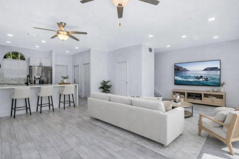 Townhouse in Miramar, Florida 3 bedrooms, 143.91 sq.m. № 2056890 - photo 8