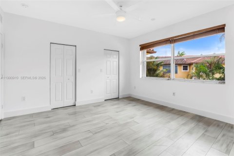 Townhouse in Miramar, Florida 3 bedrooms, 143.91 sq.m. № 2056890 - photo 14