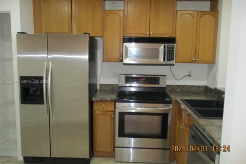 Touwnhouse à Miami, Floride 3 chambres, 117.99 m2 № 2044190