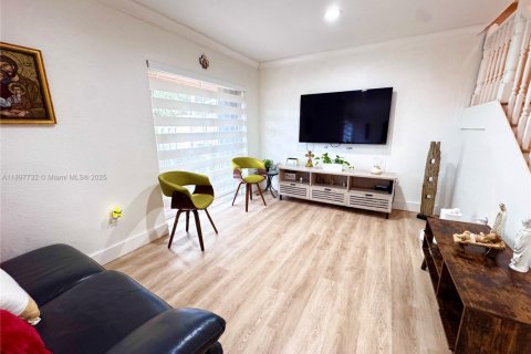 Купить таунхаус в Майами, Флорида 3 спальни, 160.44м2, № 1949537 - фото 10