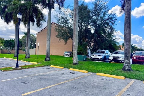 Купить таунхаус в Майами, Флорида 3 спальни, 160.44м2, № 1949537 - фото 30