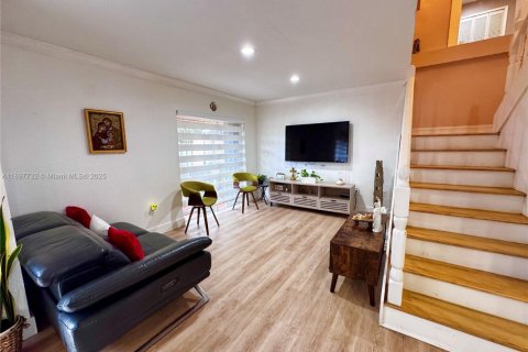 Купить таунхаус в Майами, Флорида 3 спальни, 160.44м2, № 1949537 - фото 9