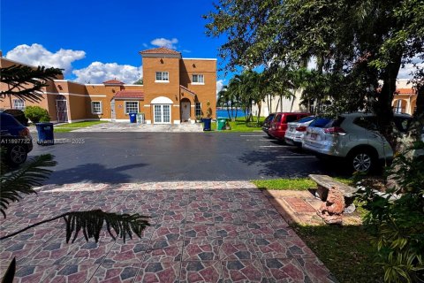 Купить таунхаус в Майами, Флорида 3 спальни, 160.44м2, № 1949537 - фото 3