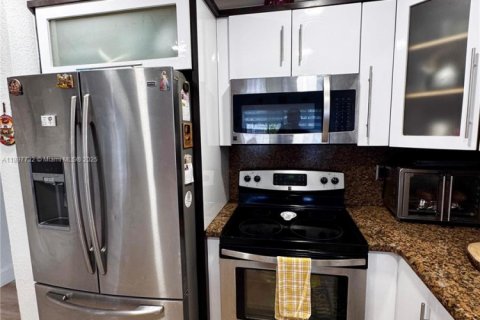 Купить таунхаус в Майами, Флорида 3 спальни, 160.44м2, № 1949537 - фото 6