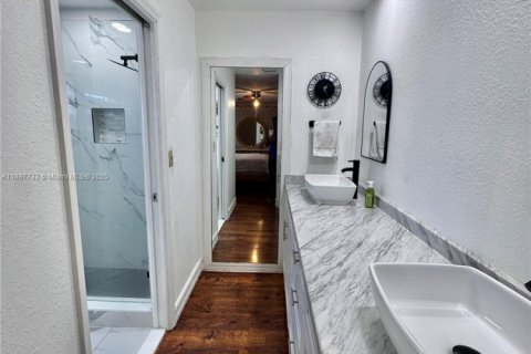 Купить таунхаус в Майами, Флорида 3 спальни, 160.44м2, № 1949537 - фото 16