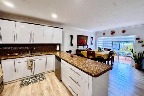 Купить таунхаус в Майами, Флорида 3 спальни, 160.44м2, № 1949537 - фото 5