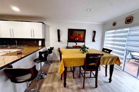 Купить таунхаус в Майами, Флорида 3 спальни, 160.44м2, № 1949537 - фото 8