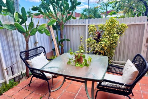 Купить таунхаус в Майами, Флорида 3 спальни, 160.44м2, № 1949537 - фото 13