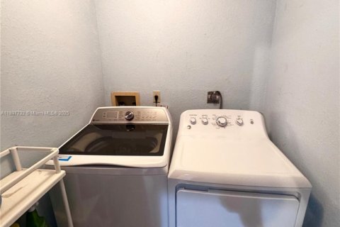 Купить таунхаус в Майами, Флорида 3 спальни, 160.44м2, № 1949537 - фото 21