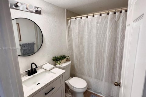 Купить таунхаус в Майами, Флорида 3 спальни, 160.44м2, № 1949537 - фото 12