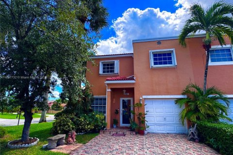 Купить таунхаус в Майами, Флорида 3 спальни, 160.44м2, № 1949537 - фото 1