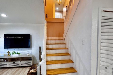 Купить таунхаус в Майами, Флорида 3 спальни, 160.44м2, № 1949537 - фото 11