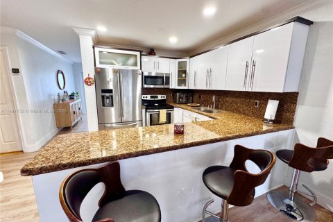 Купить таунхаус в Майами, Флорида 3 спальни, 160.44м2, № 1949537 - фото 7