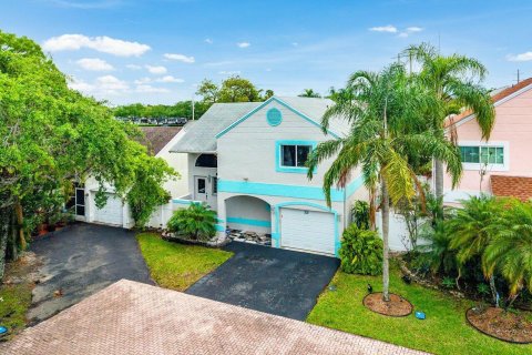 House in Pembroke Pines, Florida 4 bedrooms, 159.79 sq.m. № 2147141 - photo 29