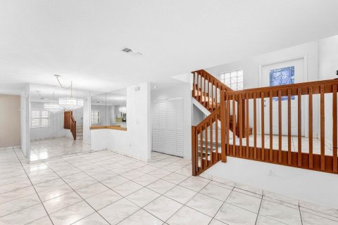House in Pembroke Pines, Florida 4 bedrooms, 159.79 sq.m. № 2147141 - photo 3