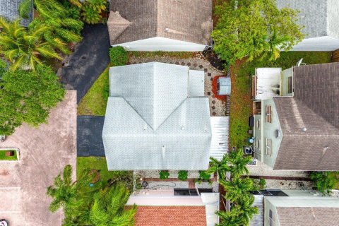 House in Pembroke Pines, Florida 4 bedrooms, 159.79 sq.m. № 2147141 - photo 30