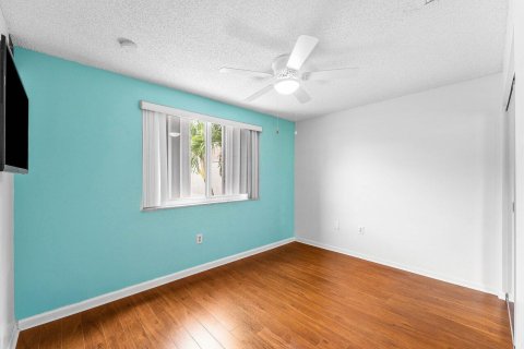House in Pembroke Pines, Florida 4 bedrooms, 159.79 sq.m. № 2147141 - photo 14