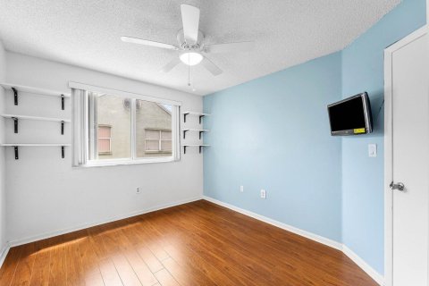 House in Pembroke Pines, Florida 4 bedrooms, 159.79 sq.m. № 2147141 - photo 15