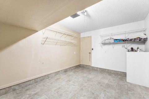House in Pembroke Pines, Florida 4 bedrooms, 159.79 sq.m. № 2147141 - photo 25