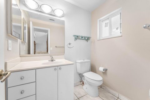 House in Pembroke Pines, Florida 4 bedrooms, 159.79 sq.m. № 2147141 - photo 12