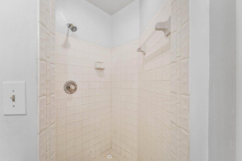 House in Pembroke Pines, Florida 4 bedrooms, 159.79 sq.m. № 2147141 - photo 17