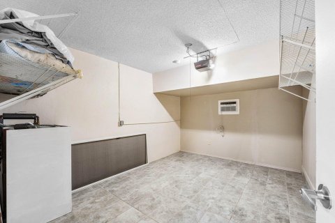 House in Pembroke Pines, Florida 4 bedrooms, 159.79 sq.m. № 2147141 - photo 24