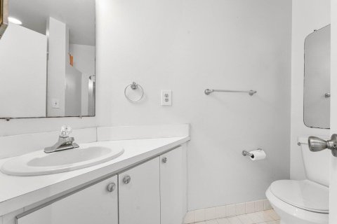 House in Pembroke Pines, Florida 4 bedrooms, 159.79 sq.m. № 2147141 - photo 16