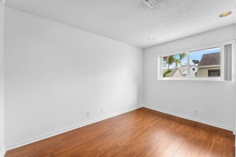 House in Pembroke Pines, Florida 4 bedrooms, 159.79 sq.m. № 2147141 - photo 13