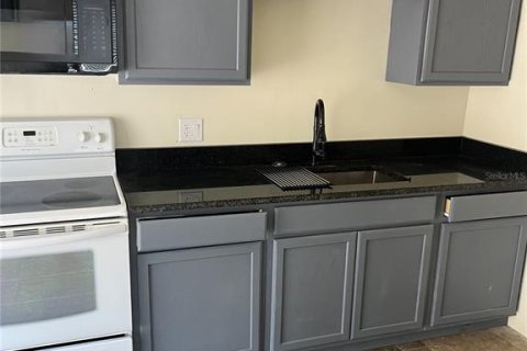 Townhouse in Sanford, Florida 3 bedrooms, 164.25 sq.m. № 2215369 - photo 10