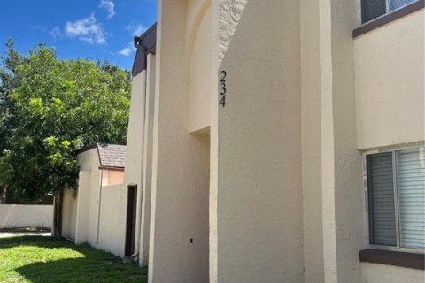 Townhouse in Sanford, Florida 3 bedrooms, 164.25 sq.m. № 2215369 - photo 2