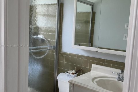 House in Tamarac, Florida 2 bedrooms, 124.67 sq.m. № 2086655 - photo 15