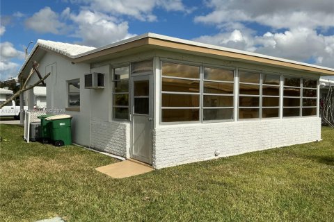 House in Tamarac, Florida 2 bedrooms, 124.67 sq.m. № 2086655 - photo 27