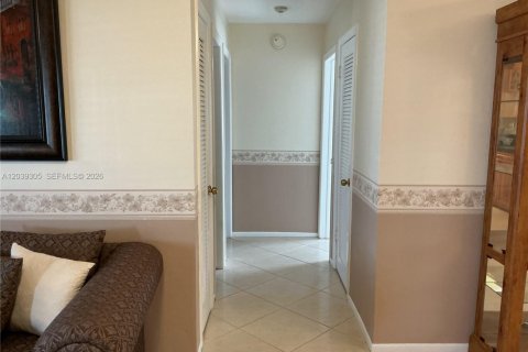 House in Tamarac, Florida 2 bedrooms, 124.67 sq.m. № 2086655 - photo 13