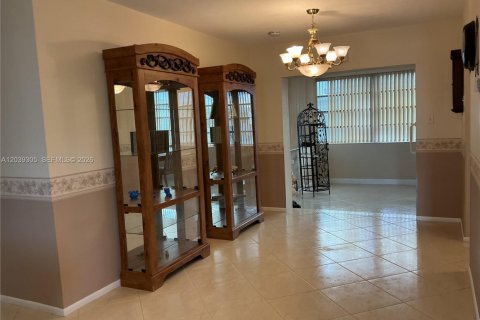 House in Tamarac, Florida 2 bedrooms, 124.67 sq.m. № 2086655 - photo 6