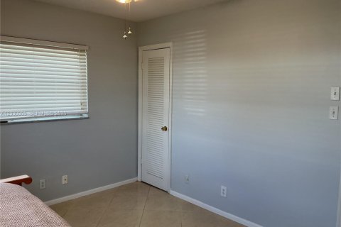 House in Tamarac, Florida 2 bedrooms, 124.67 sq.m. № 2086655 - photo 19