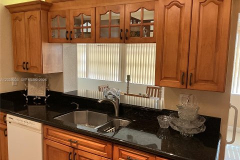 House in Tamarac, Florida 2 bedrooms, 124.67 sq.m. № 2086655 - photo 9
