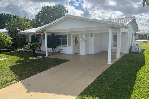 House in Tamarac, Florida 2 bedrooms, 124.67 sq.m. № 2086655