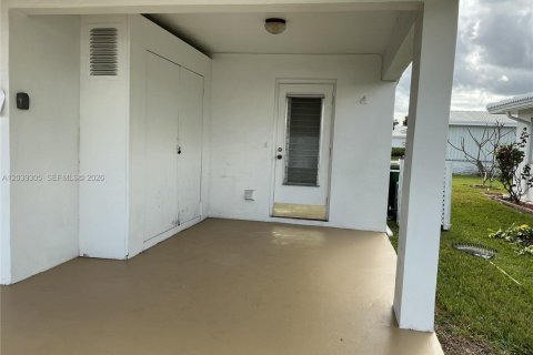House in Tamarac, Florida 2 bedrooms, 124.67 sq.m. № 2086655 - photo 24