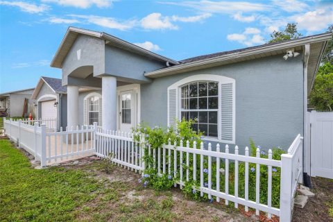 House in Deltona, Florida 3 bedrooms, 187.66 sq.m. № 1793929 - photo 12