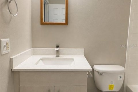 Townhouse in Winter Haven, Florida 2 bedrooms, 97.55 sq.m. № 2377790 - photo 11