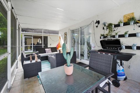 House in Deerfield Beach, Florida 3 bedrooms, 131.74 sq.m. № 1942194 - photo 12