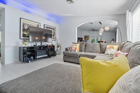 Купить виллу или дом в Дирфилд-Бич, Флорида 3 спальни, 131.74м2, № 1942194 - фото 5