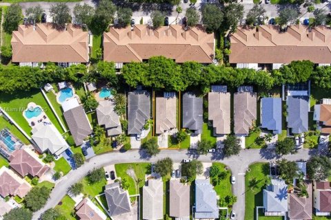 House in Deerfield Beach, Florida 3 bedrooms, 131.74 sq.m. № 1942194 - photo 29